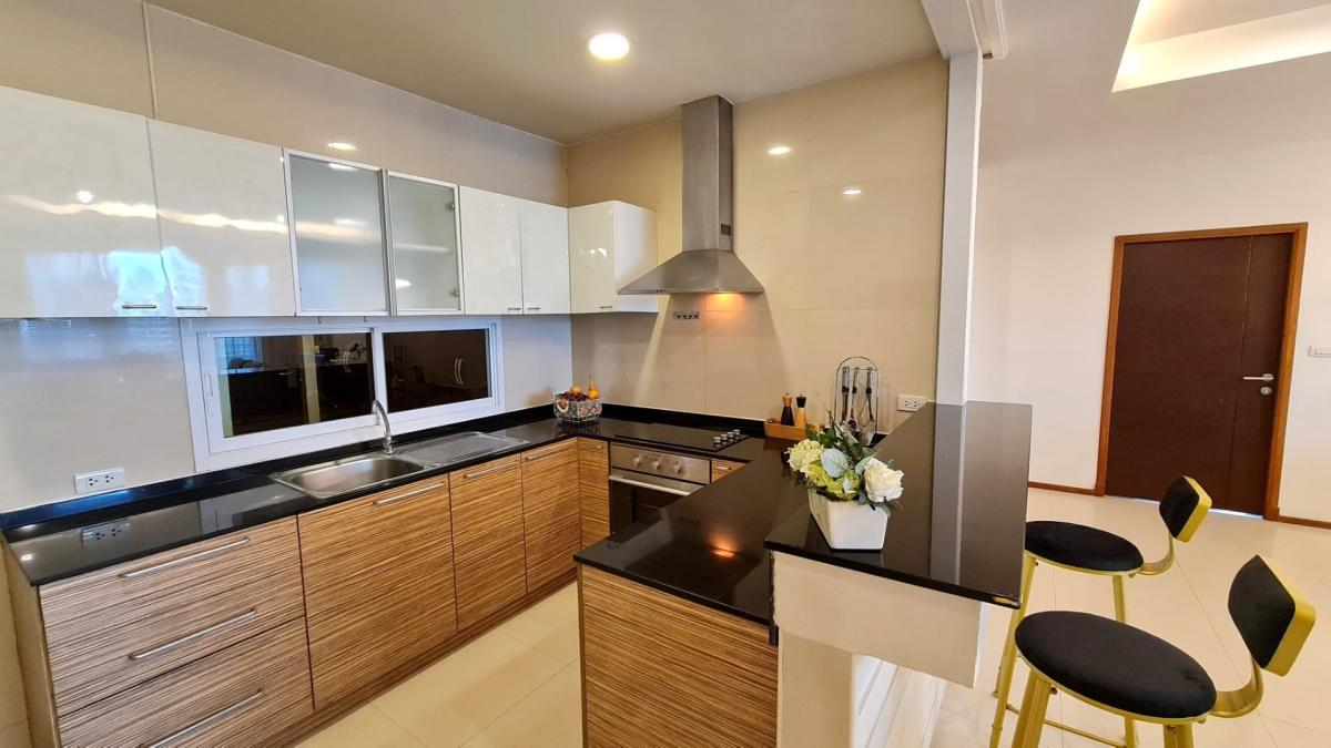 PIYATHIP PLACE SERVICED APARTMENT