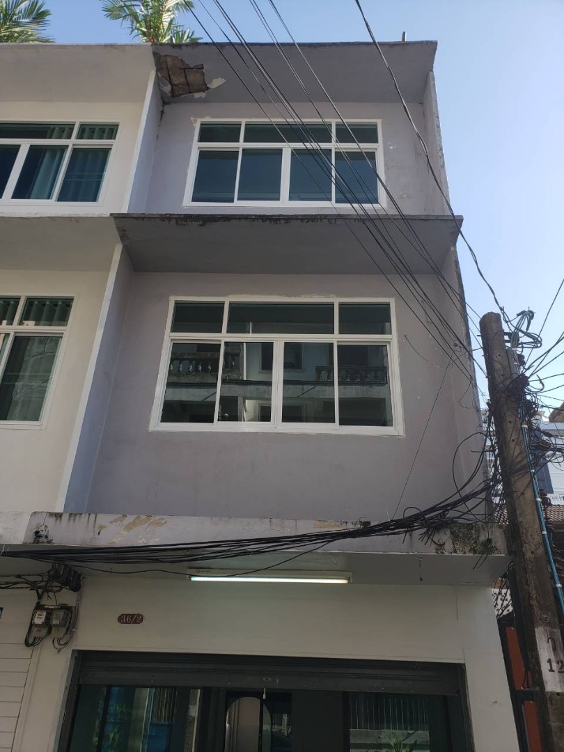 SATHORN 11 | RENOVATED 4-STOREY TOWNHOUSE FOR RENT